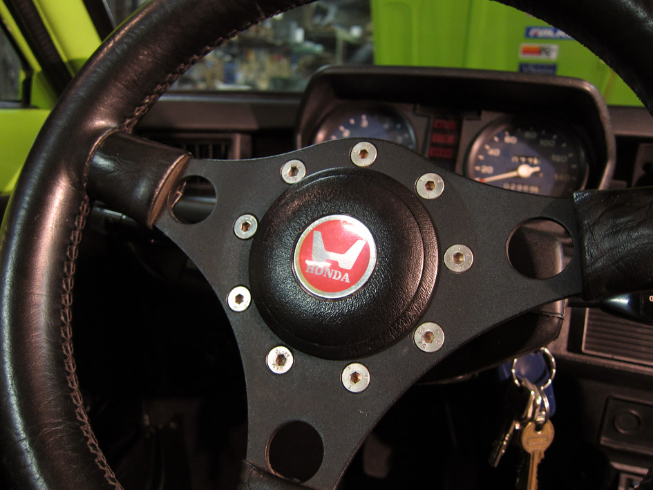 Racing steering wheel